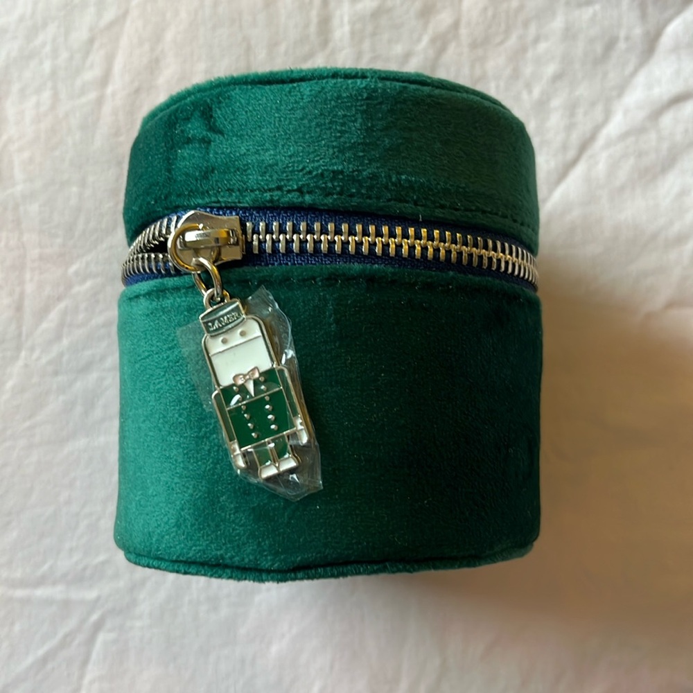 NIB La Mer Velvet Emerald Green Cylindrical Regimen Case.